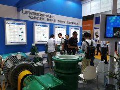 世環會江南工作人員答疑中